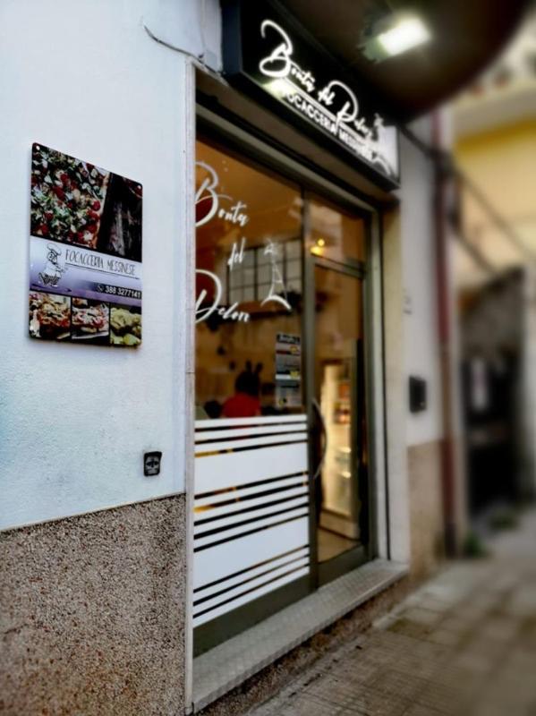 La vetrina di Bontà del Peloro in Via Giorgio Amendola